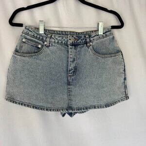 Vestique Jordan Skort - Size Small Light Wash New With Tags - 0416